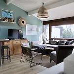 Maison Bois Au Bord Du シャレー