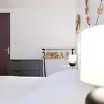 Maison Bois Au Bord Du