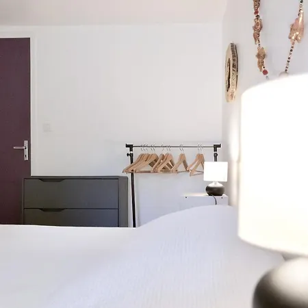 Maison Bois Au Bord Du