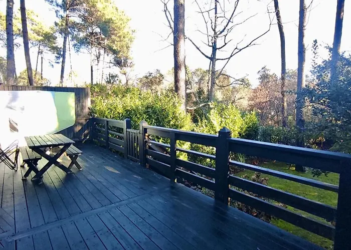 Maison Bois Au Bord Du