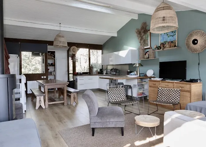 Maison Bois Au Bord Du