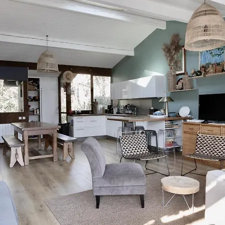 Maison Bois Au Bord Du